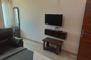 new surya deluxe boarding and lodging