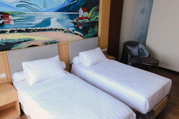 azana best hotel batu