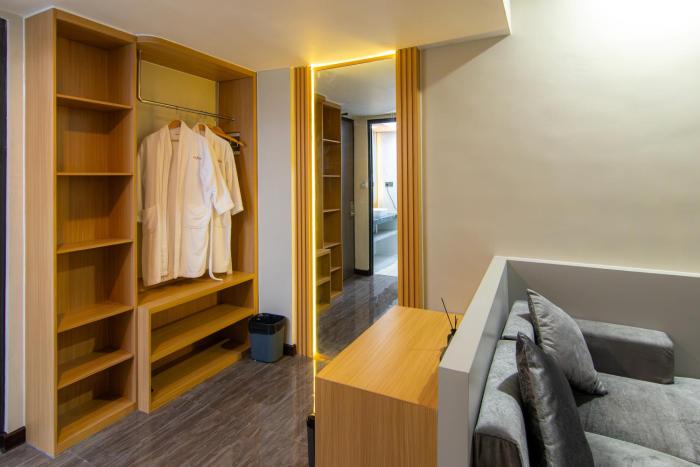 azana best hotel batu