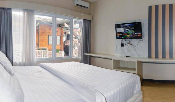 azana best hotel batu