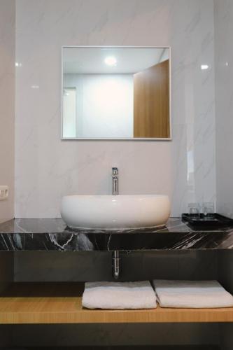 azana best hotel batu