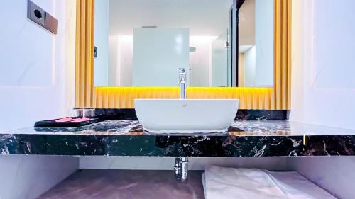 azana best hotel batu