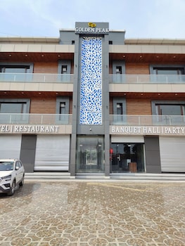 hotel golden peak