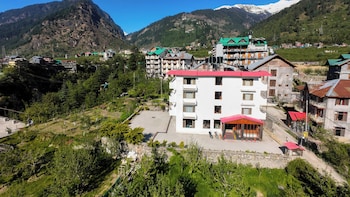 the radiant resort manali