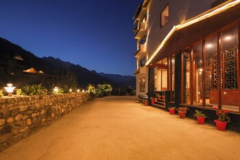 the radiant resort manali