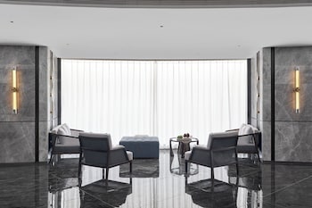 echic mercure international hotel guangzhou beijing road pedestrian street flagship branch free deliver service to guangzhou baiyun international airport and free deliver service to canton fair complex during canton fair period