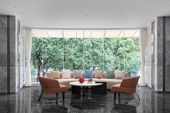 echic mercure international hotel guangzhou beijing road pedestrian street flagship branch free deliver service to guangzhou baiyun international airport and free deliver service to canton fair complex during canton fair period