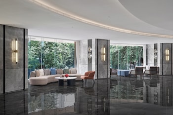 echic mercure international hotel guangzhou beijing road pedestrian street flagship branch free deliver service to guangzhou baiyun international airport and free deliver service to canton fair complex during canton fair period