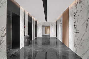 echic mercure international hotel guangzhou beijing road pedestrian street flagship branch free deliver service to guangzhou baiyun international airport and free deliver service to canton fair complex during canton fair period