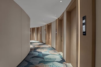 echic mercure international hotel guangzhou beijing road pedestrian street flagship branch free deliver service to guangzhou baiyun international airport and free deliver service to canton fair complex during canton fair period