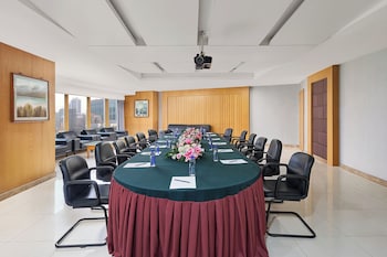 echic mercure international hotel guangzhou beijing road pedestrian street flagship branch free deliver service to guangzhou baiyun international airport and free deliver service to canton fair complex during canton fair period