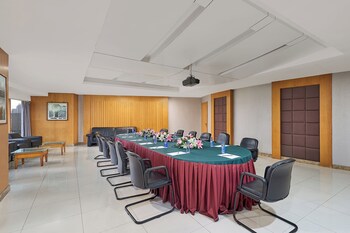 echic mercure international hotel guangzhou beijing road pedestrian street flagship branch free deliver service to guangzhou baiyun international airport and free deliver service to canton fair complex during canton fair period