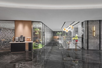 echic mercure international hotel guangzhou beijing road pedestrian street flagship branch free deliver service to guangzhou baiyun international airport and free deliver service to canton fair complex during canton fair period