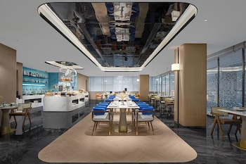 echic mercure international hotel guangzhou beijing road pedestrian street flagship branch free deliver service to guangzhou baiyun international airport and free deliver service to canton fair complex during canton fair period