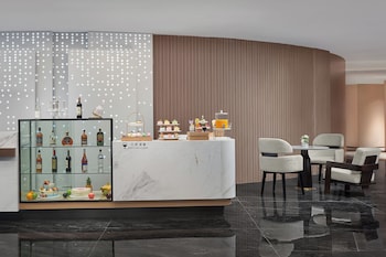 echic mercure international hotel guangzhou beijing road pedestrian street flagship branch free deliver service to guangzhou baiyun international airport and free deliver service to canton fair complex during canton fair period