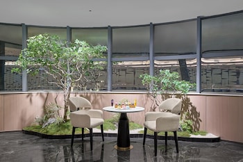 echic mercure international hotel guangzhou beijing road pedestrian street flagship branch free deliver service to guangzhou baiyun international airport and free deliver service to canton fair complex during canton fair period