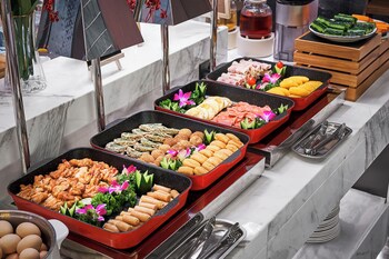 echic mercure international hotel guangzhou beijing road pedestrian street flagship branch free deliver service to guangzhou baiyun international airport and free deliver service to canton fair complex during canton fair period