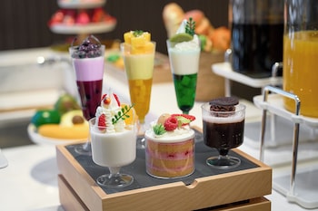 echic mercure international hotel guangzhou beijing road pedestrian street flagship branch free deliver service to guangzhou baiyun international airport and free deliver service to canton fair complex during canton fair period