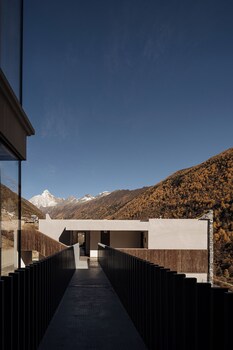 ruoshui mountain retreat holiday inn