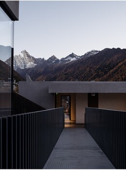 ruoshui mountain retreat holiday inn