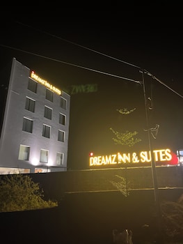 Dreamz Inn & Suite,,3 star