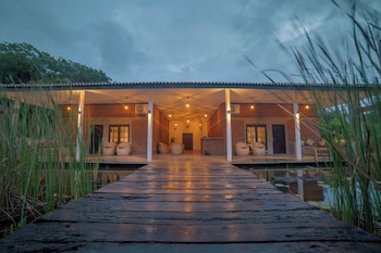 wild edge panama kumana safari lodge