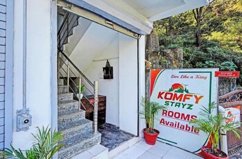 hotel the komfy stayz dehradun