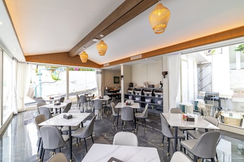 anthiya seaview villa hotel phuket