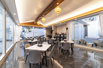 anthiya seaview villa hotel phuket