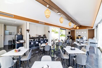 anthiya seaview villa hotel phuket