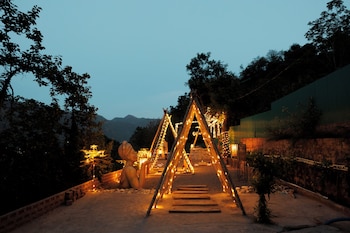 swar kasauli suites cuisine cave club