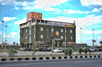 hotel highway queen