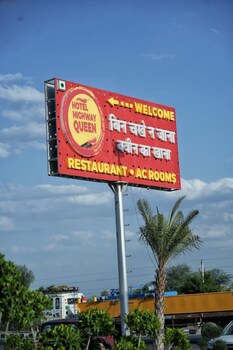 hotel highway queen