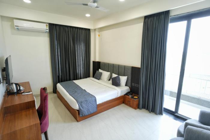hotel highway queen