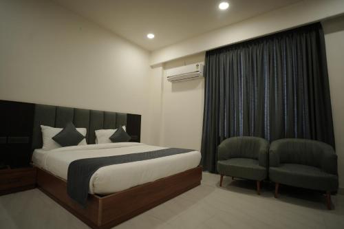 hotel highway queen