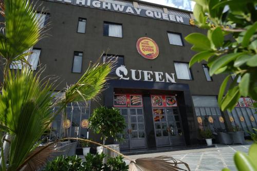 hotel highway queen