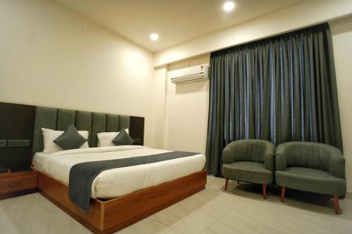 hotel highway queen