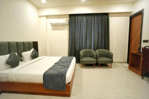 hotel highway queen