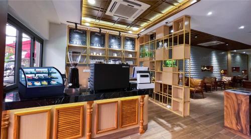 clover hotel phnom penh