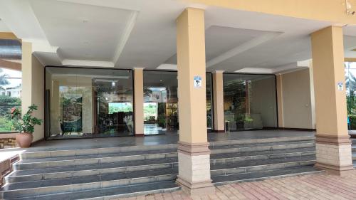 the royal ambassador hotel