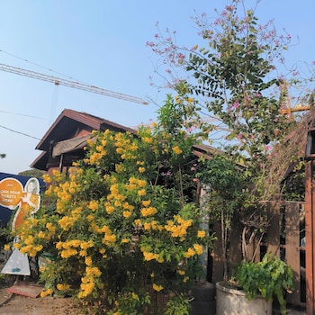 anna bungalow vientiane