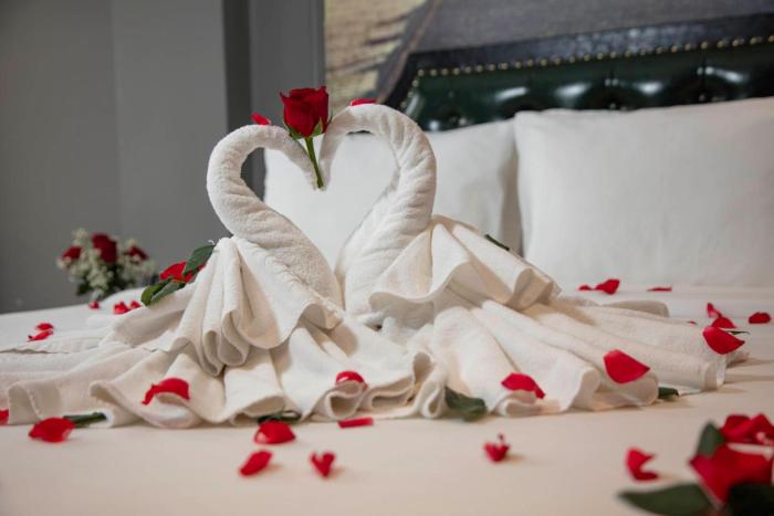ensora hotel and travel