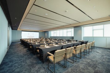 crystal hotel shanghai jinqiao one