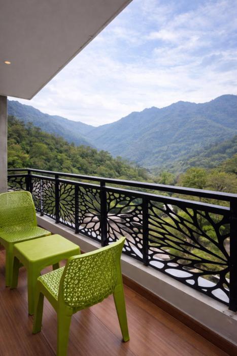 rnr retreat serenity by the ganges