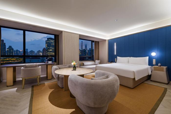 crystal hotel lujiazui financial center