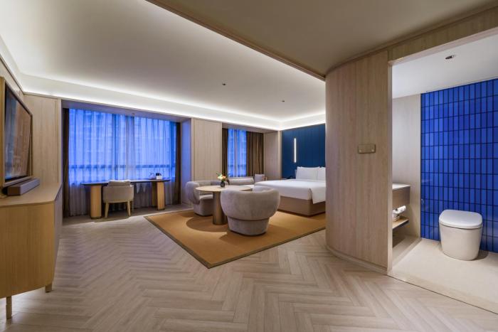 crystal hotel lujiazui financial center