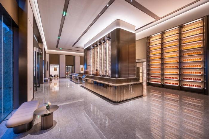 crystal hotel lujiazui financial center