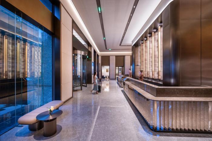 crystal hotel lujiazui financial center