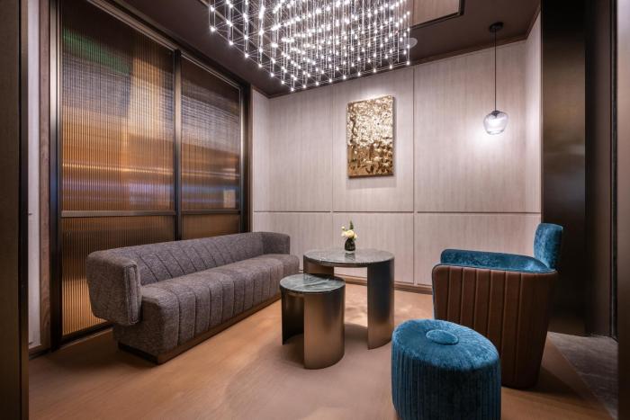 crystal hotel lujiazui financial center