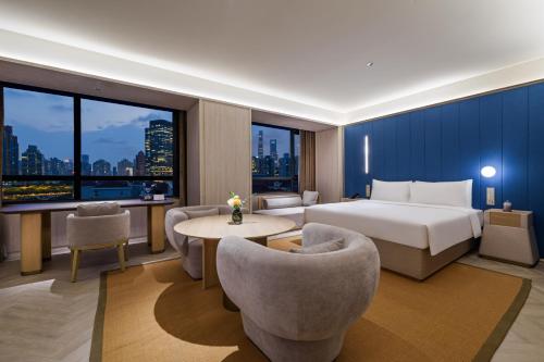 crystal hotel lujiazui financial center